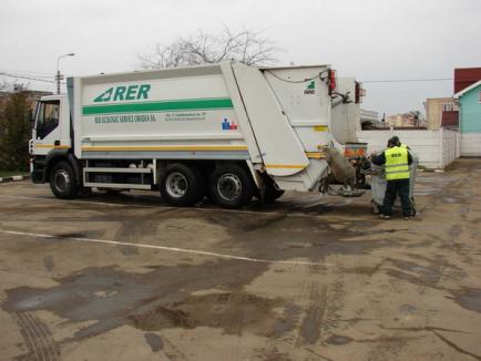 O fostă casieră a RER şi-a băgat în buzunar taxele de salubrizare încasate de la orădeni